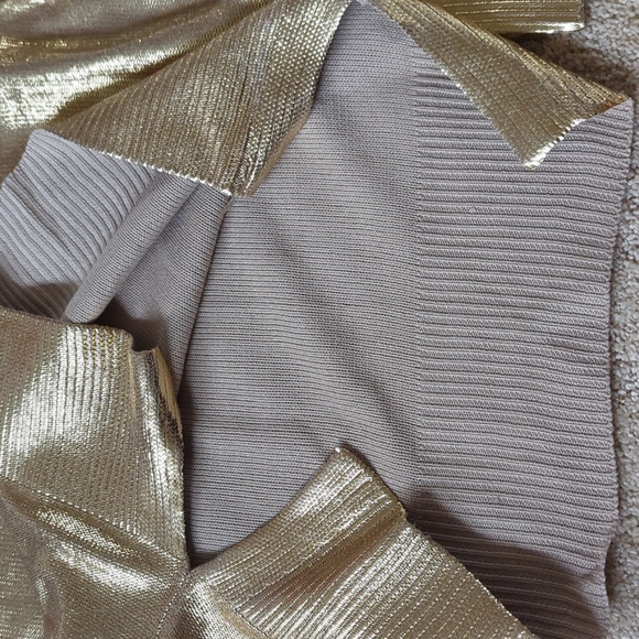 Gold sweater NWOT sz M-L - Picture 4 of 6